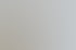 Zwei lächelnde Männer stehen in einem Büro über Bauplänen, Ordnerregal im Hintergrund.